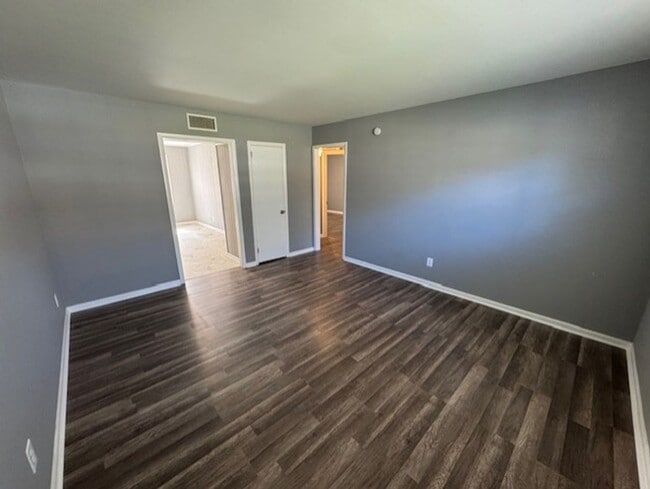 Building Photo - NO DEPOSIT REQUIRED!  $50 VISA GIFT CARD!!...