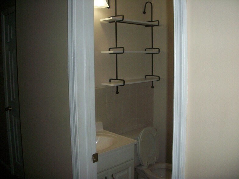 Building Photo - 22 E 6th St