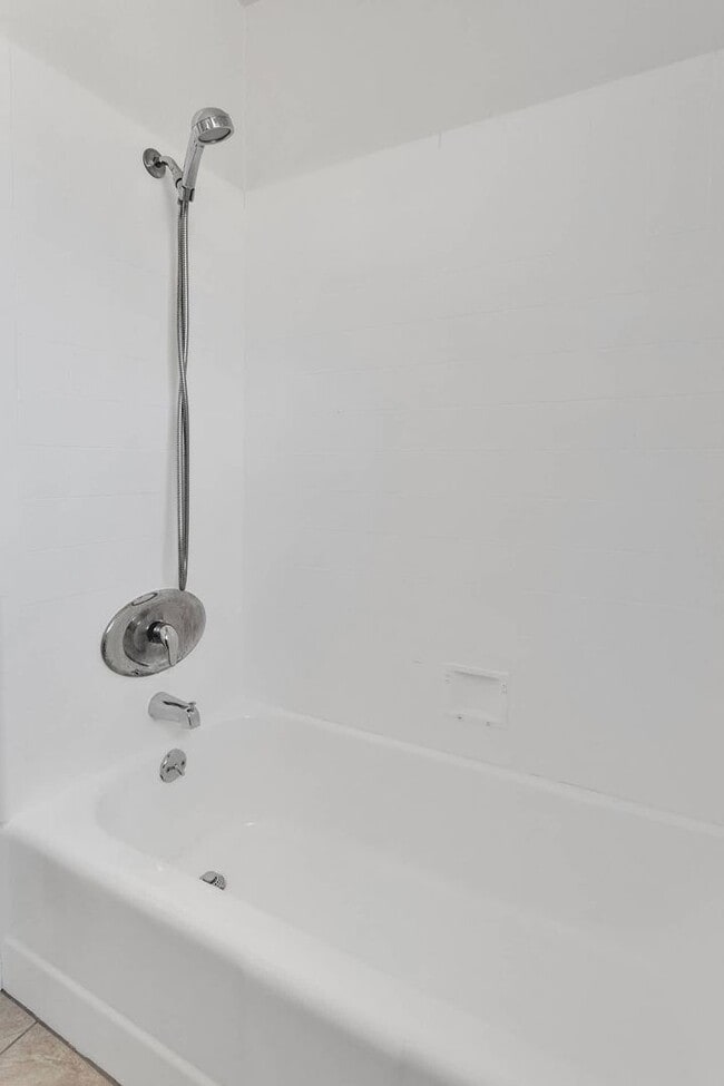 Building Photo - ADORABLE 1 BEDROOM 1 BATH IN HESPERIA