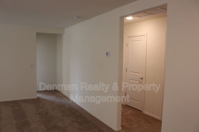 Building Photo - 1552 E Inouye Dr
