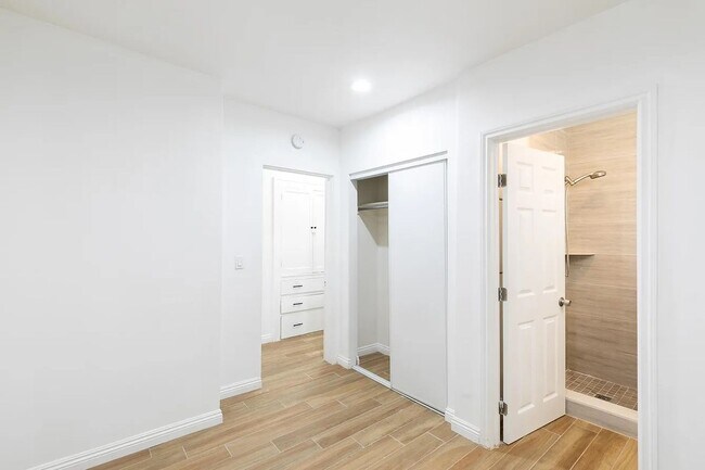 Building Photo - Bright and airy 2-bedroom 2-bath in Mid- City