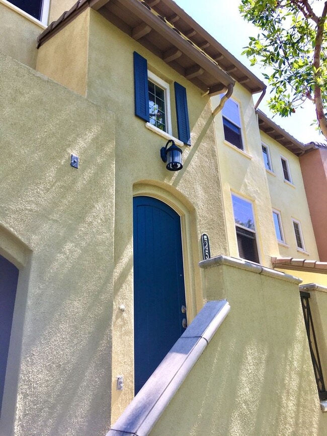 Primary Photo - **COMING SOON** 2BD 2.5BA 2CAR Mission Val...