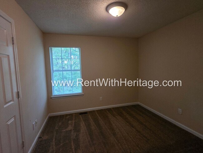 Building Photo - 6322 Hillview Ln