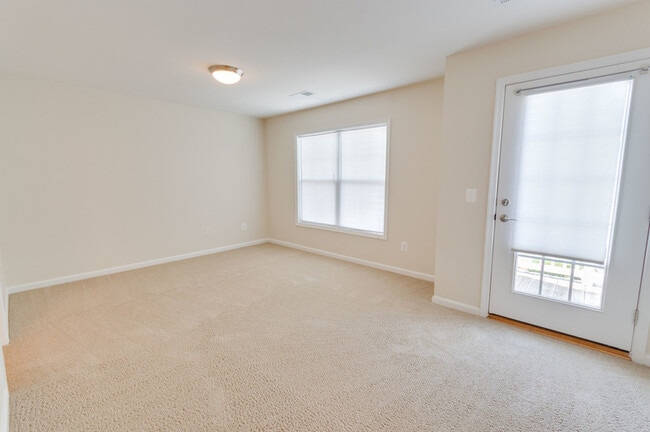 Building Photo - 2170 Saranac Ct