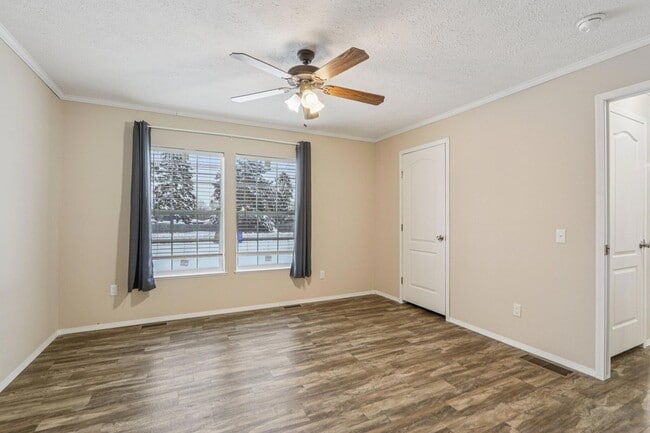 Building Photo - 4704 47th Ave