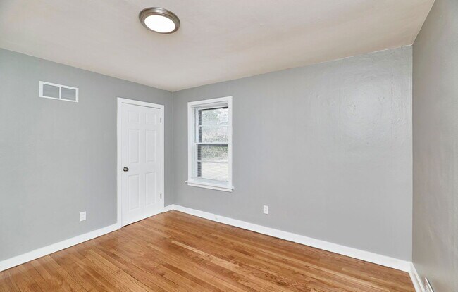 Building Photo - 7361 Melrose Ave