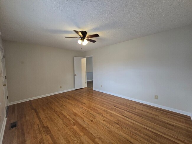 Building Photo - 2604 Geneva Ct