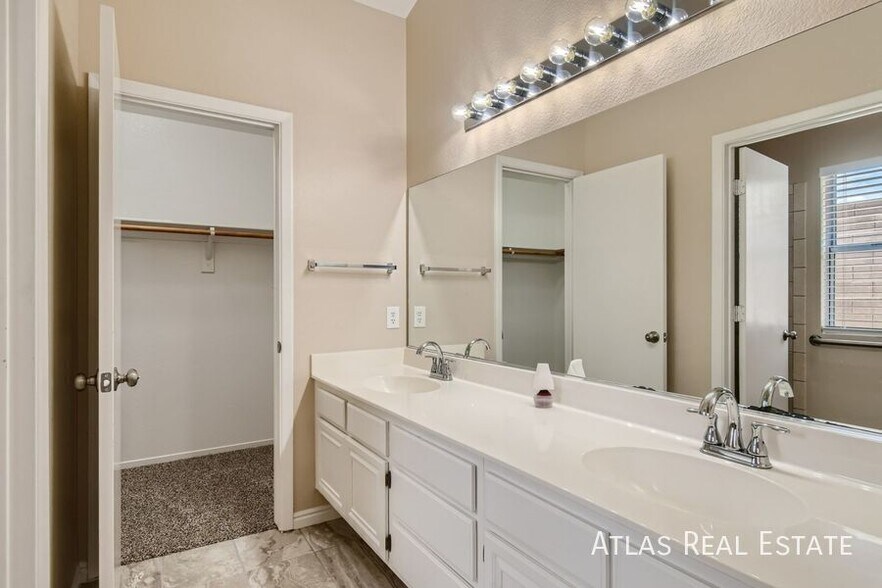 Building Photo - 4405 Sandhorse Ct