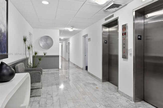 Building Photo - 1625 SE 10th Ave