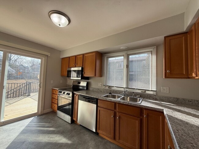 Building Photo - $2,900 | 5 Bedroom, 3 Bathroom House | No Pets | Available for Immediate Move In!