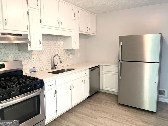 Building Photo - 86 Church St