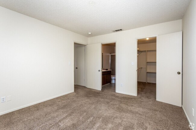 Building Photo - 4144 N Valentine Ave