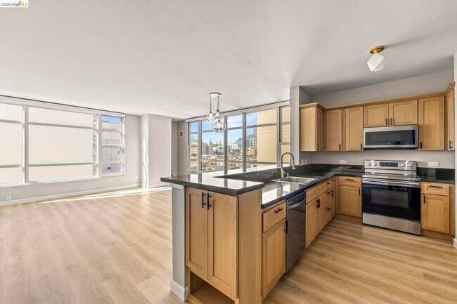 Building Photo - 1 Lakeside Dr