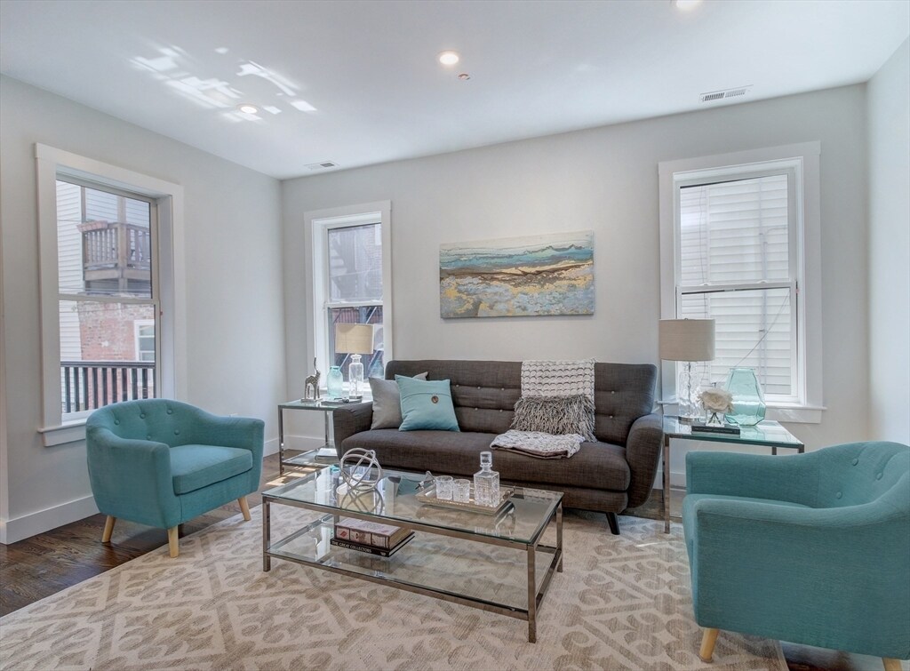 Building Photo - 50 Border St