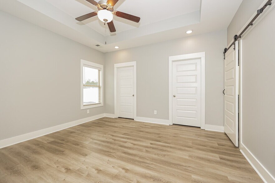 Building Photo - 4113 Stark St