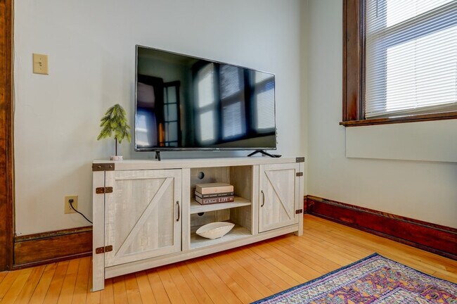 Building Photo - 1253 Williamson St