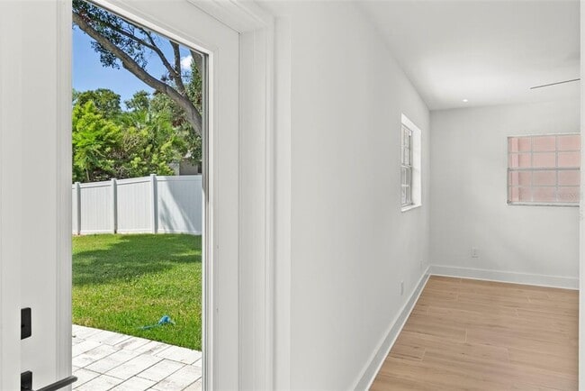 Building Photo - 4714 W Oakellar Ave