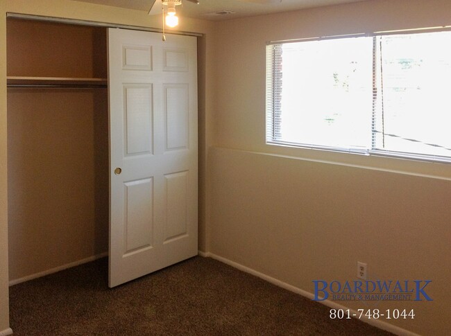 Building Photo - Exceptional Pet Friendly 5 Bedroom Home in...