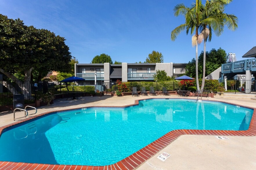 Building Photo - Village Apartments