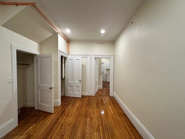 Building Photo - 440 Newtonville Ave