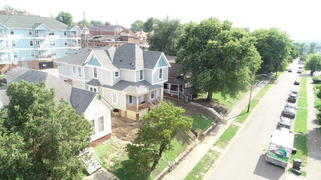Building Photo - $1699 per Bedroom | 4BR in Fort Sanders | ...