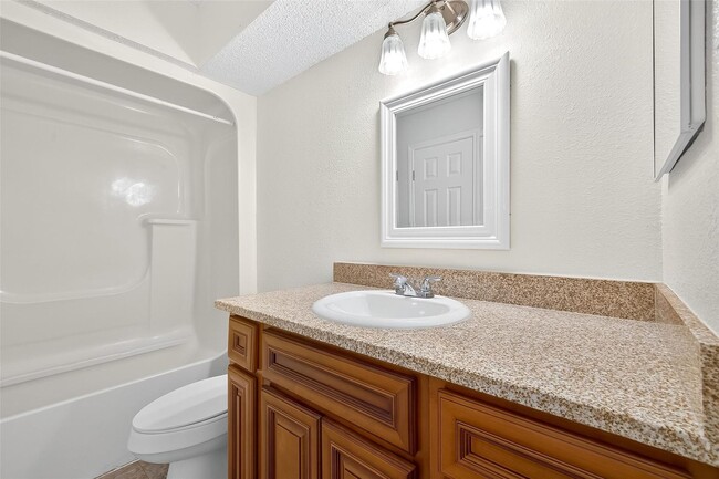 Building Photo - Spacious 3-Bedroom Corner Home in Candlelight Oaks Village