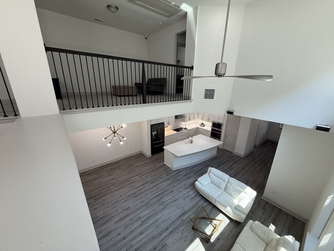 Building Photo - 620 Courtyard Ln