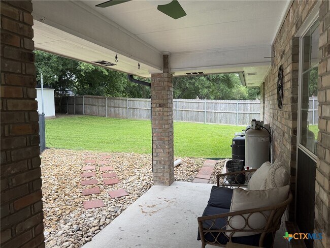Building Photo - 621 S Roy Reynolds Dr
