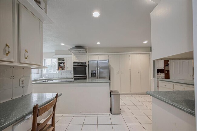 Building Photo - 4015 Black Locust Dr
