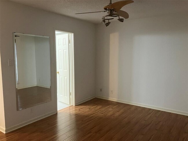 Building Photo - 3809 Spicewood Springs Rd