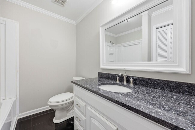 Building Photo - Modern Updates in this Classic 3bedroom/2.5 Bath Home in Erwin