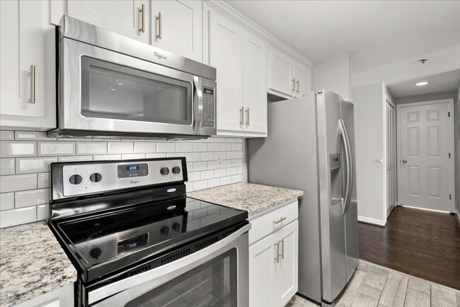 Building Photo - 2bd/2bth in sought after Grandview Condominiums in the heart of Buckhead!