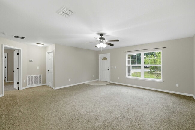 Building Photo - No HOA! Spacious 3 Bedroom Home with Large Backyard & Fire Pit – Move-In Ready