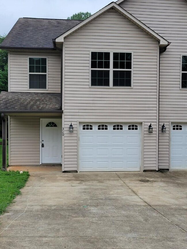 Primary Photo - 320 Zach Dr