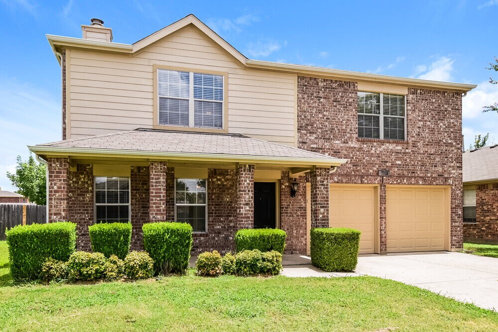 Building Photo - 3304 Creekwood Dr
