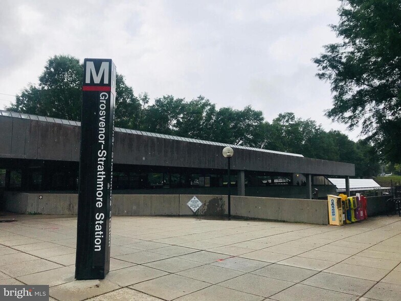Grosvenor-Strathmore metro stop - 10200 Rockville Pike