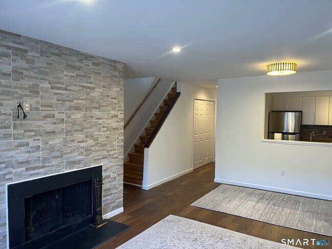 Building Photo - 9 River Rd