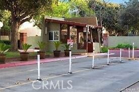 Building Photo - 1040 W MacArthur Blvd