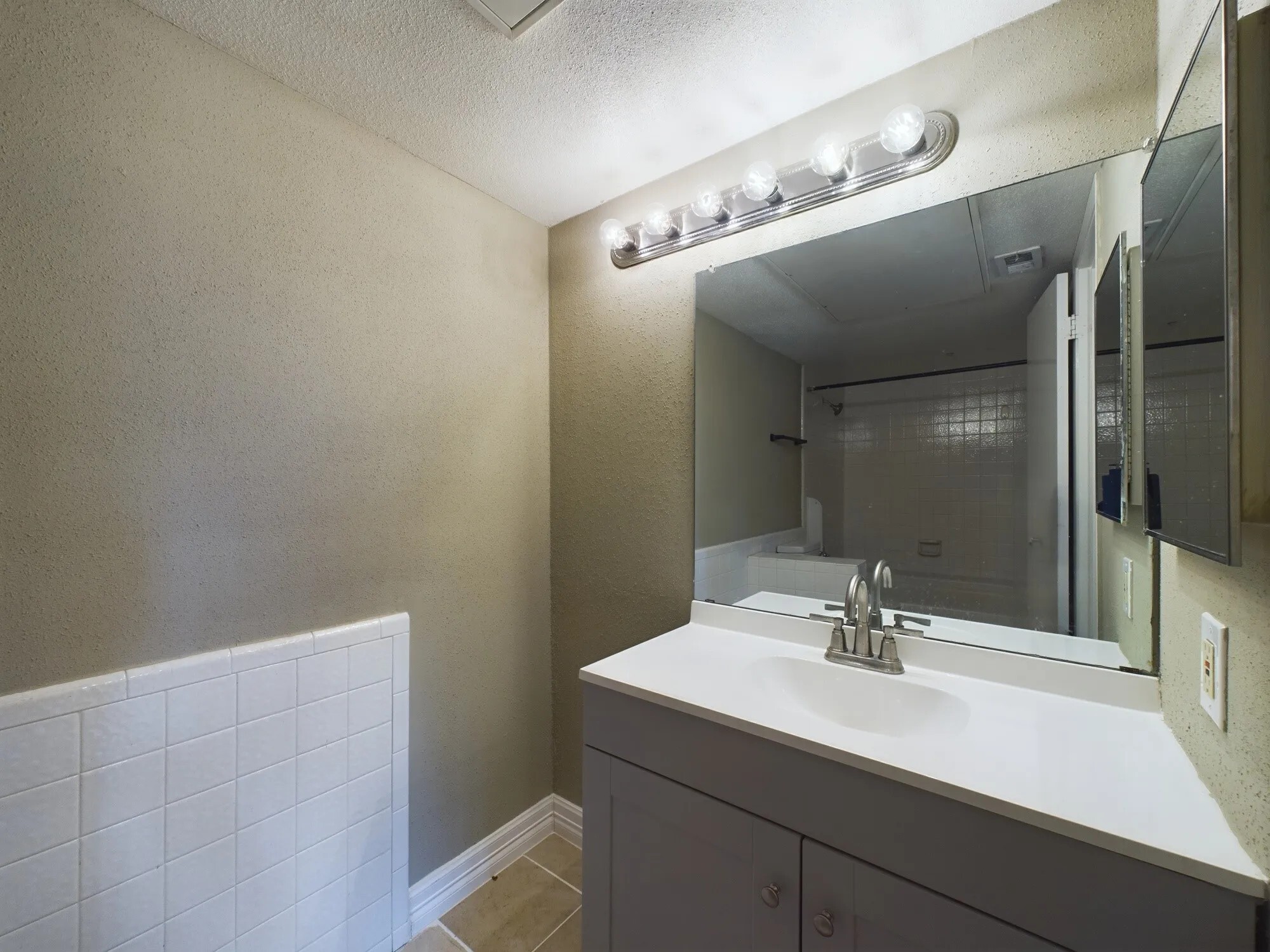 Bathroom - 2824 S Bartell Dr