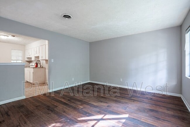 Building Photo - 6480 Raymond Dr