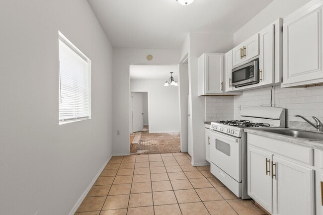 Building Photo - 5422 S 23rd St