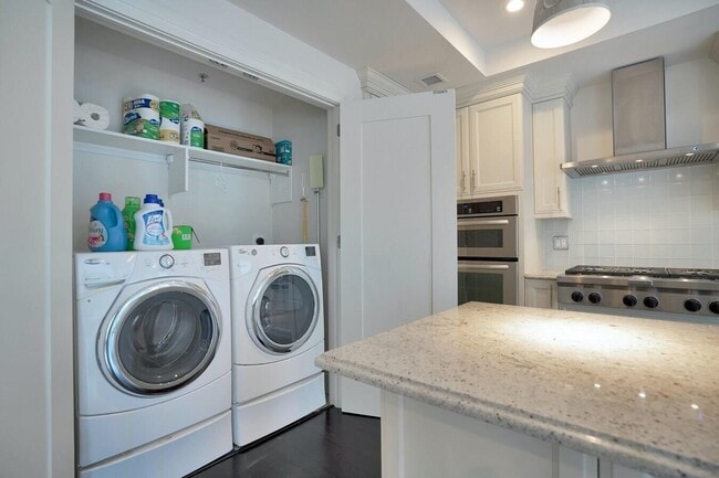 Building Photo - 55 Eton Row