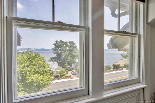 Building Photo - 67 River Rd