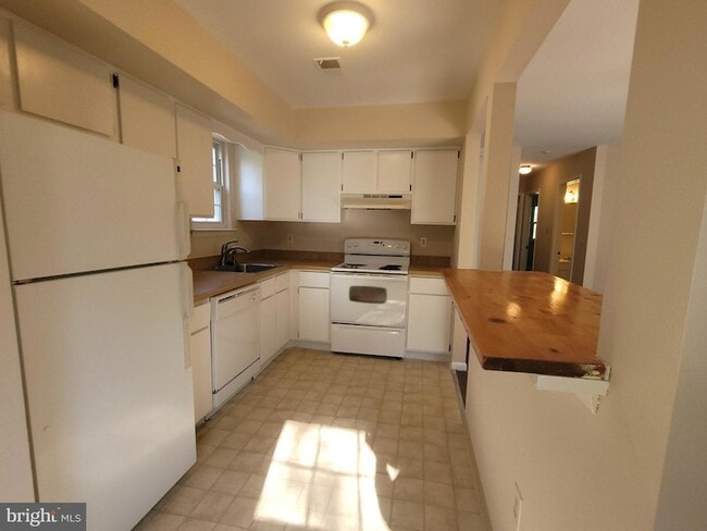 Building Photo - 211 Dean Dr