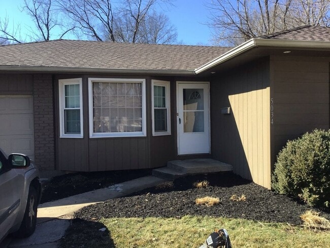 Building Photo - April Move-Ins – Reserve Now! 3 bed, 2 bath