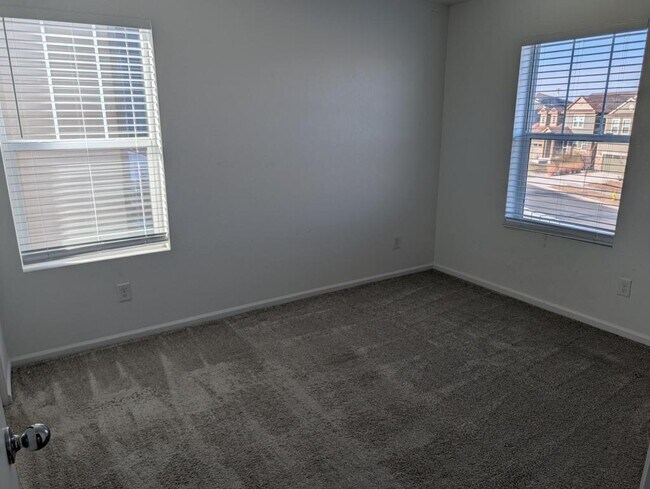 Building Photo - 17517 Booth Fls Wy