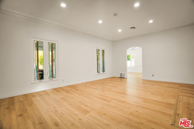 Building Photo - 5419 Gentry Ave