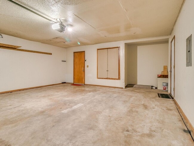 Building Photo - Adorable duplex in Norman