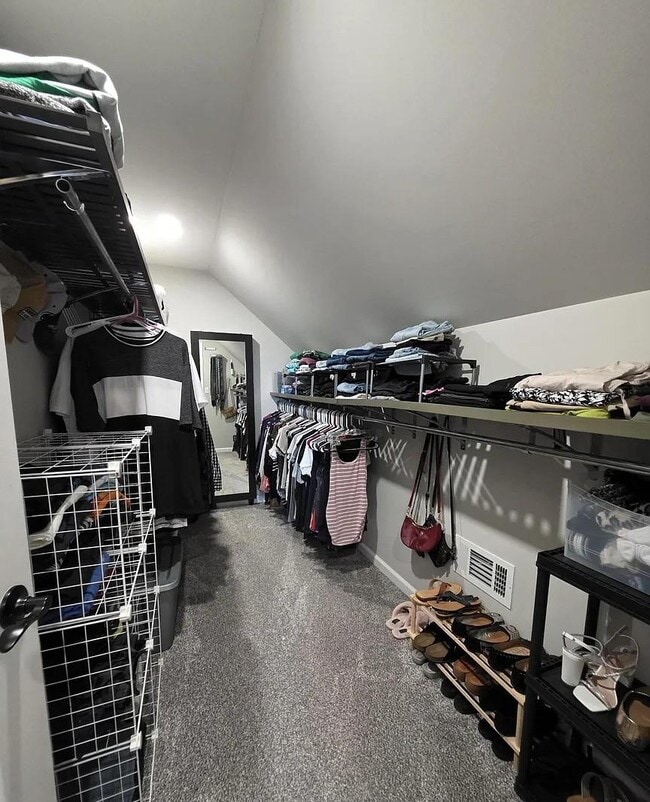 Building Photo - 2114 Pine View Dr