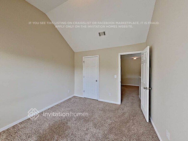 Building Photo - 1457 St George Pl